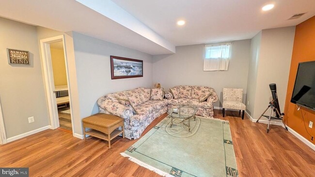 Building Photo - 6721 Sycamore Park Dr