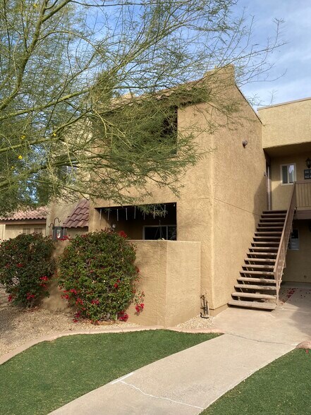 Top corner unit, South facing with private patio - 5877 N Granite Reef Rd