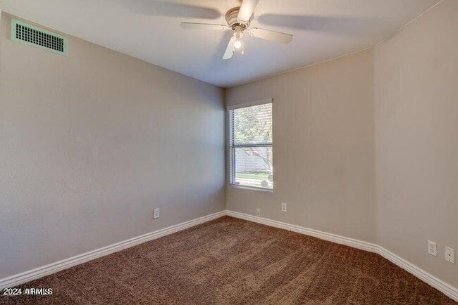 Building Photo - 2131 S Peppertree Dr