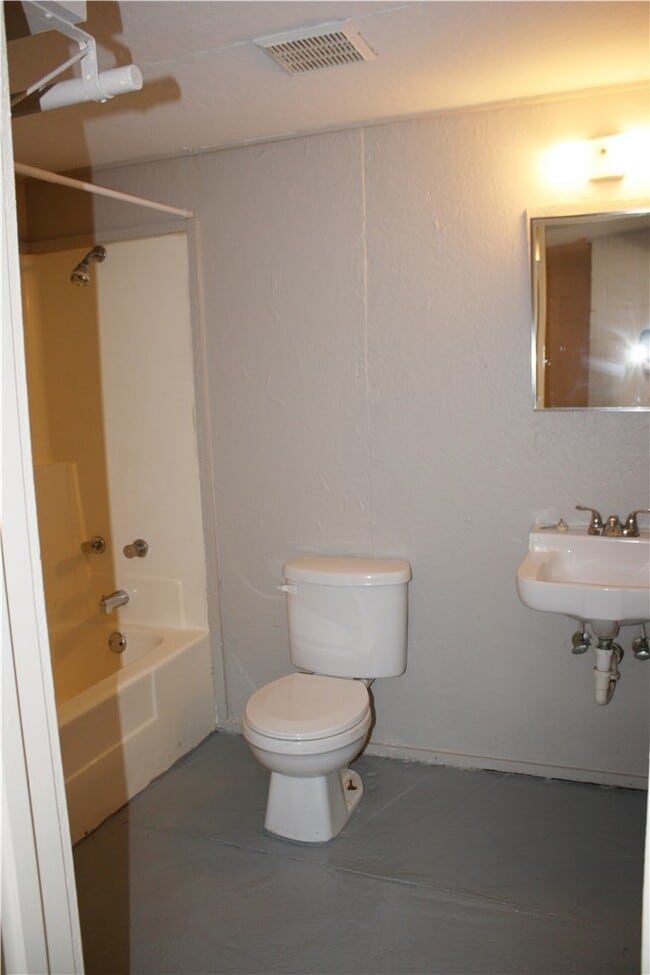 Building Photo - 620 N Leverett Ave