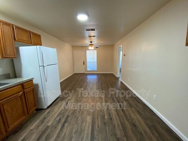 Building Photo - 1719 Short St