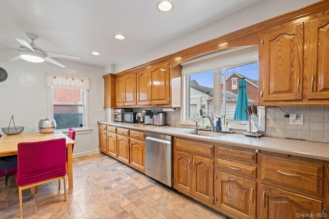 Building Photo - 14-28-28 156th St