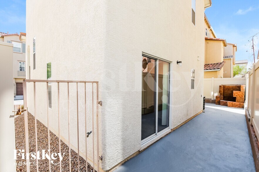 Building Photo - 8944 Amy Olivia Ave