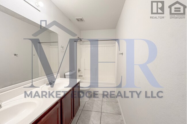 Building Photo - 4Bed/2.5Bath Home at 83rd Ave/Olive Ave! R...