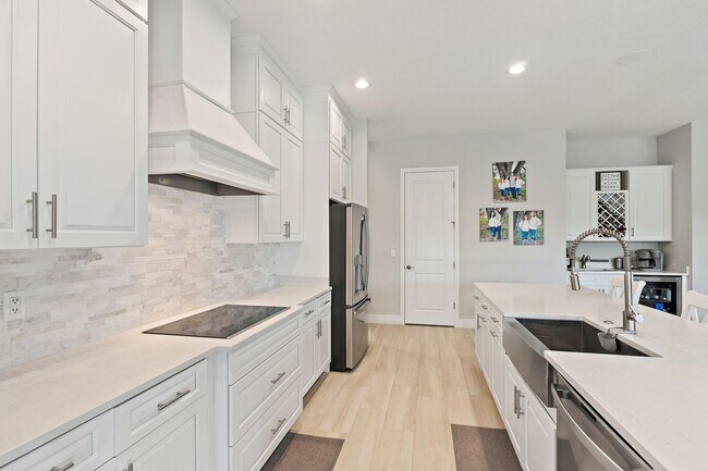 Building Photo - 12955 SW Kanner Hwy