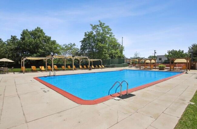 Building Photo - 10 Huron Ave