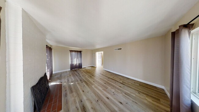 Building Photo - 5068 Rockford Dr