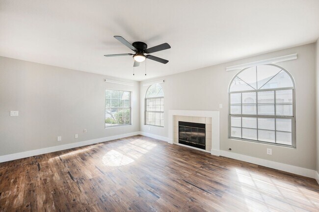 Building Photo - Fully Remodeled 3-Bedroom Townhome