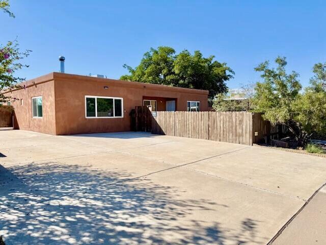 Primary Photo - 2433 Valencia Dr NE