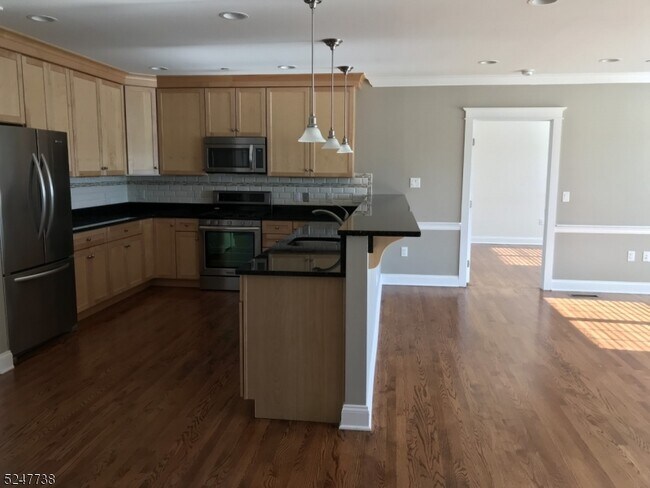 Building Photo - 25 Ridgedale Ave