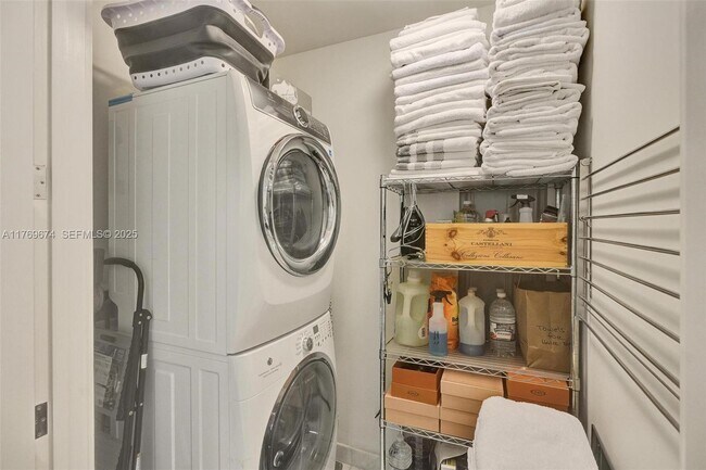 Building Photo - 10201 Collins Ave