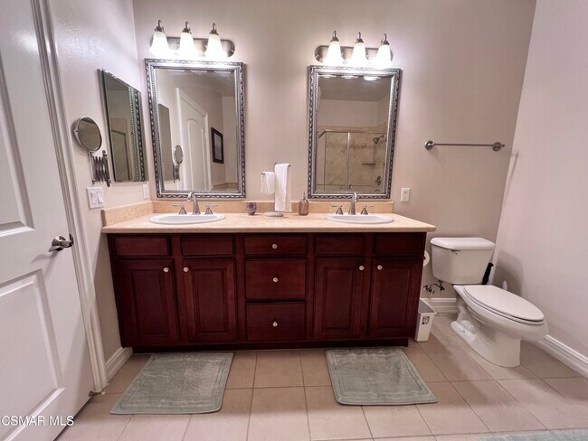 Building Photo - 14242 Burbank Blvd