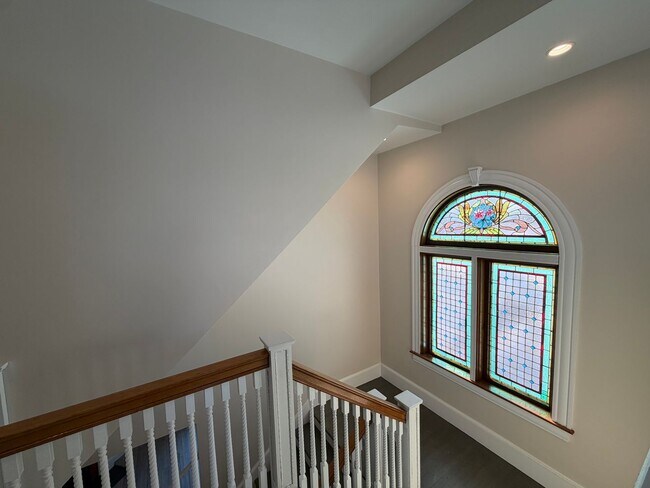 Building Photo - 129 Kenoza Ave