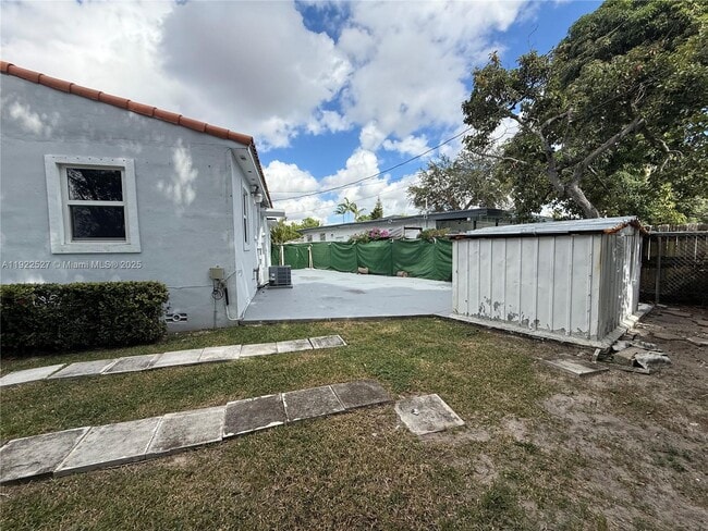 Building Photo - 501 SW 69th Ave