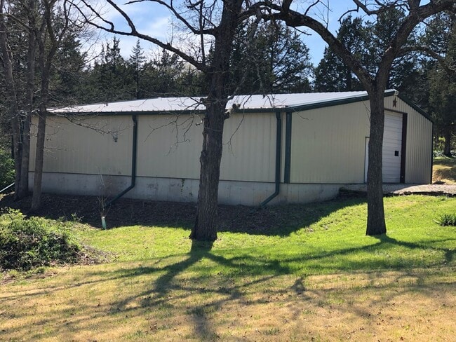 Building Photo - 3 Bedroom 2.5 Bath Home in the country!