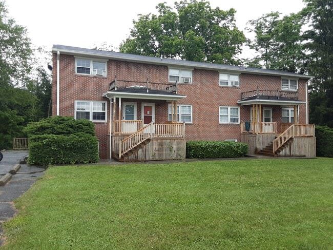 Building Photo - 648 Farm Road