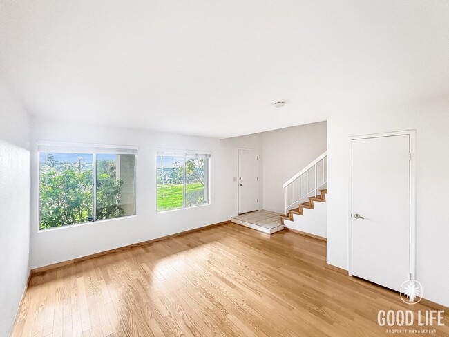 Building Photo - Stunning 3BD/2.5BA W/ Reserved Parking and Community Pool in Tierrasanta!