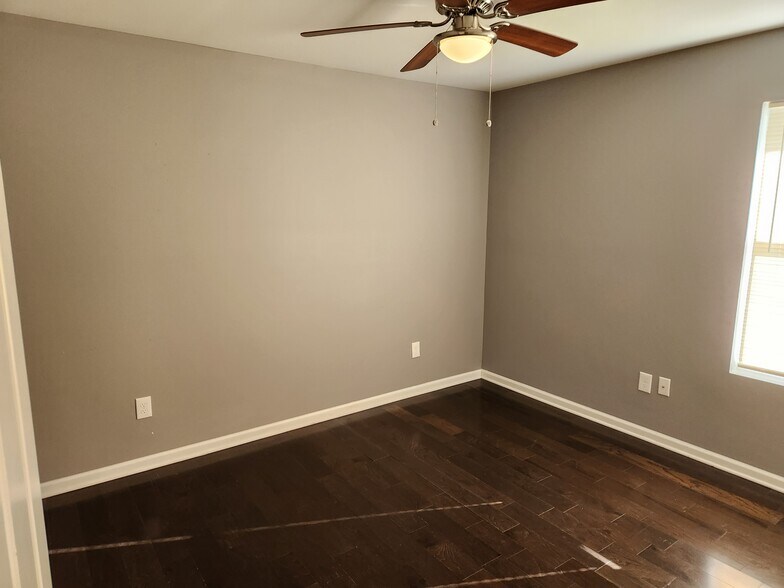 Bedroom - 106 SE 25th St