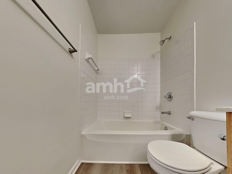 Building Photo - 170 Old Carriage Ct