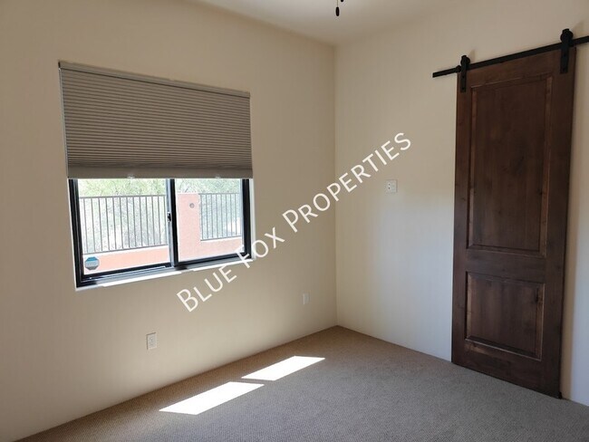 Building Photo - 13037 N Red Quail Pl