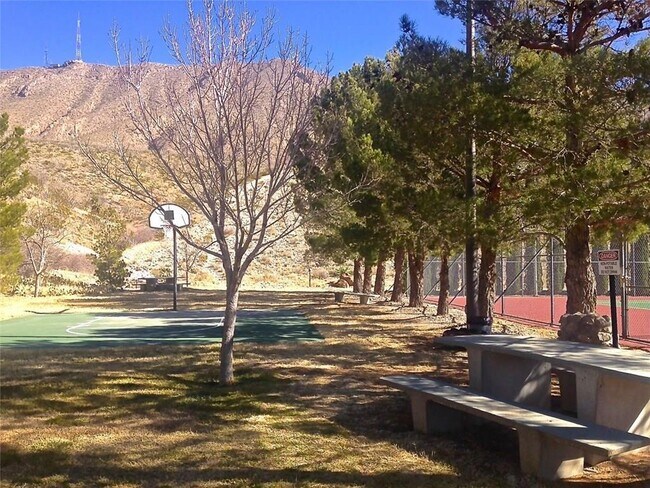 Building Photo - 4800 N Stanton St