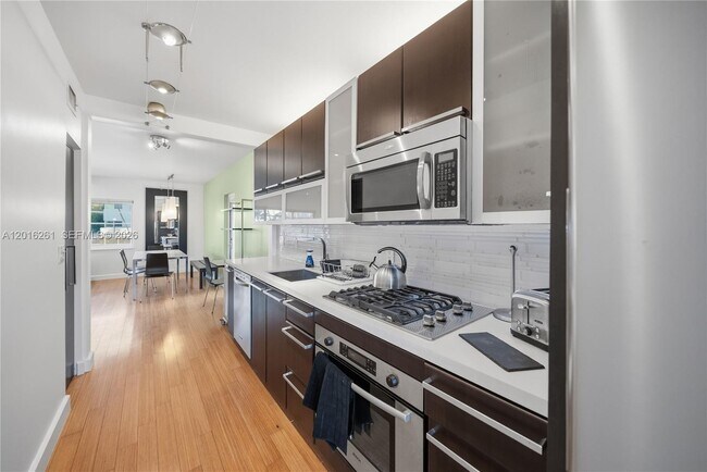 Building Photo - 7207 Bay Dr