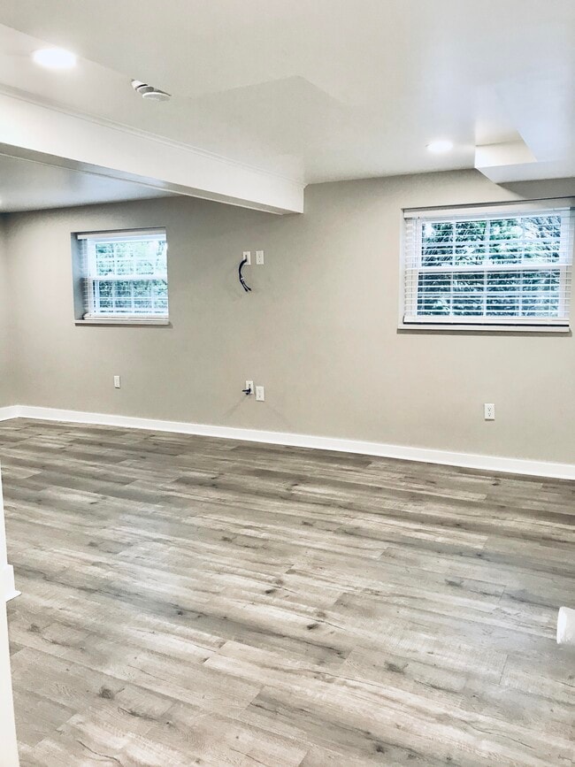 Building Photo - 400 Duquesne Dr