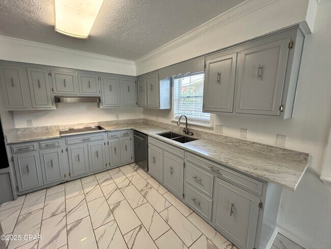 Building Photo - 205 Sunset Ln