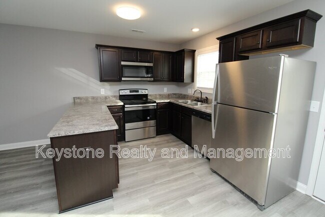 Building Photo - 1725 Manning Dr
