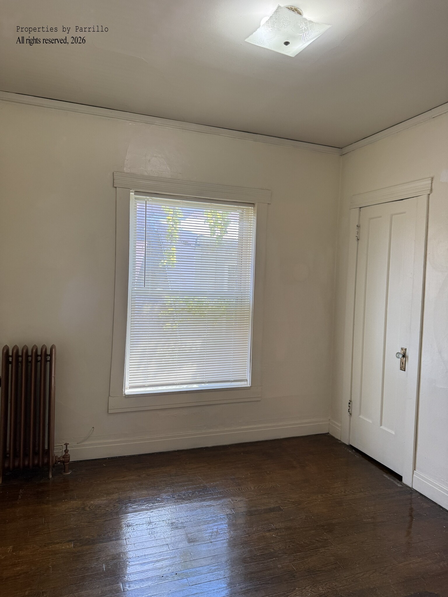 2nd Bedroom w/ Closet {1338 West Winona Street, Unit: 3} - 1338 W Winona St