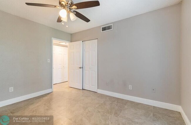 Building Photo - 7980 N French Dr