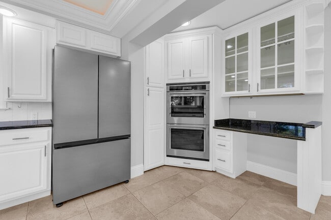 Building Photo - 1180 SW 17th St