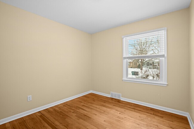 Building Photo - 4521 Thorncroft Ave