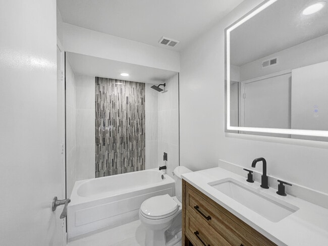 Building Photo - 1050 Crystal Way