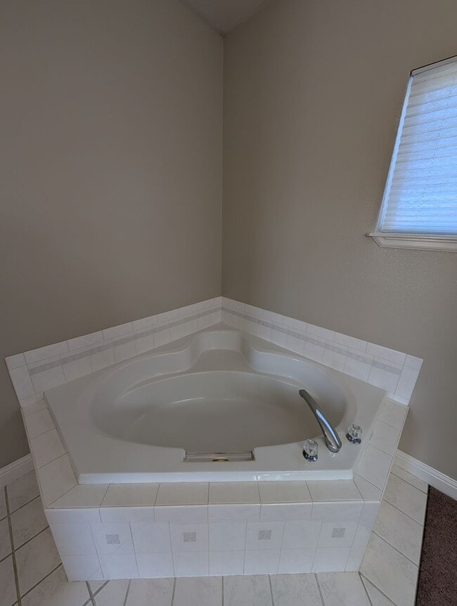 Building Photo - 1366 Delphic Way