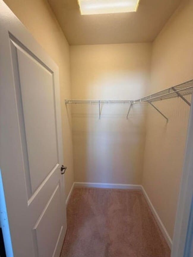 Building Photo - 148 NW Emerson Pl