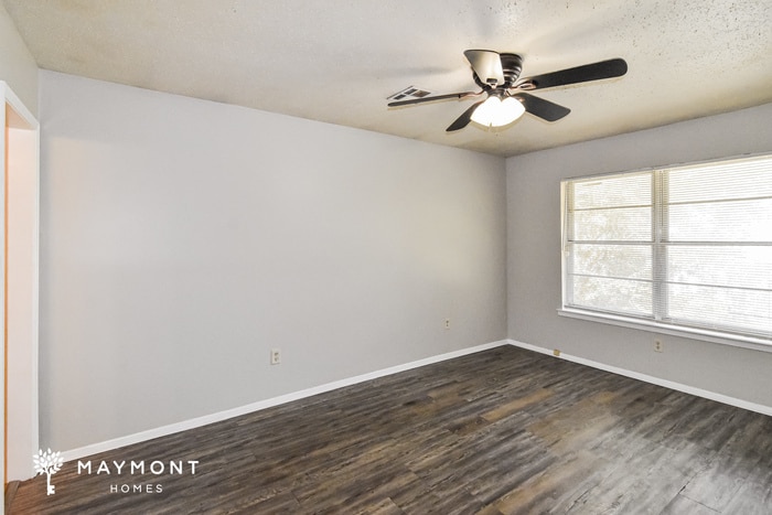 Building Photo - 5731 Roxboro Dr