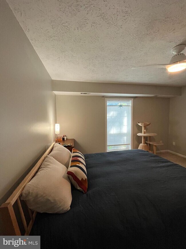 Building Photo - 7801 Willow Point Dr