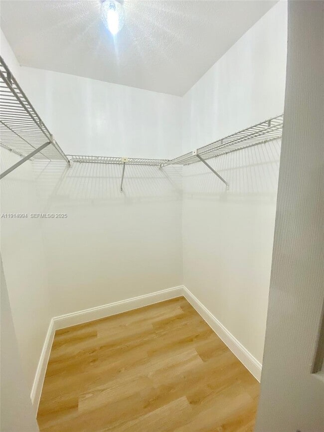 Building Photo - 6568 SW 41st Pl