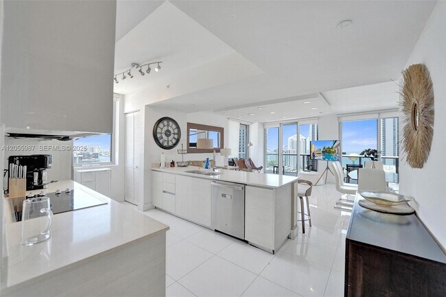 Building Photo - 2600 E Hallandale Beach Blvd