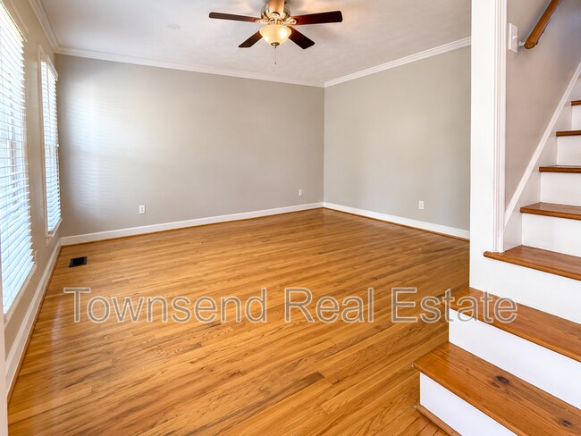 Building Photo - 2937 Delaware Dr