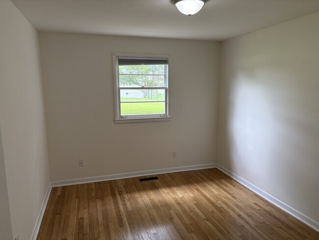 Building Photo - 8009 Whitesburg Dr