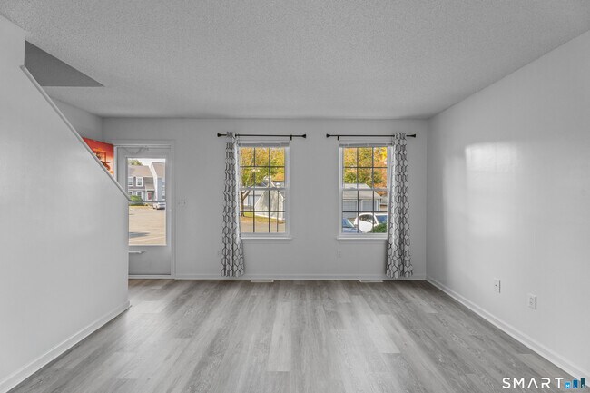 Building Photo - 213 Oakland St