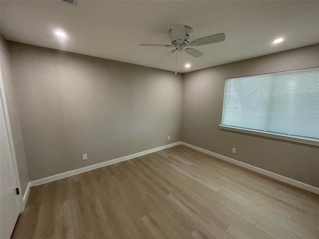 Building Photo - 5404 Lishill Cove