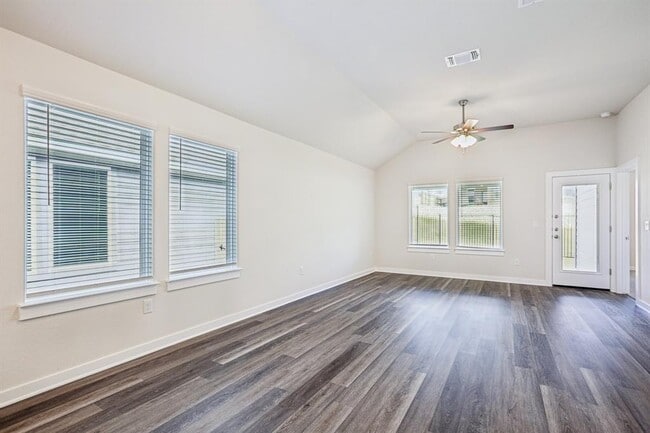 Building Photo - 2224 Delano Dr