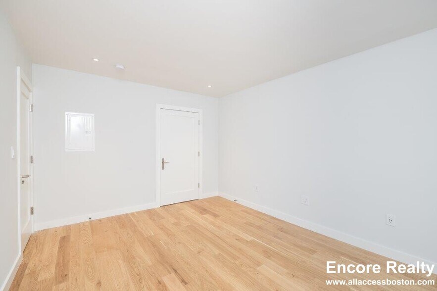 Building Photo - 123 Highland Ave