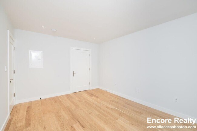 Building Photo - 123 Highland Ave