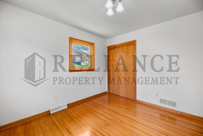 Building Photo - 1022 S Capri Ln