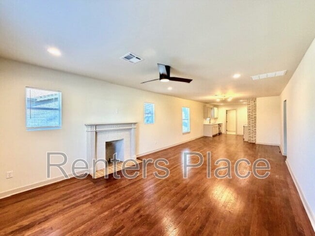 Building Photo - 1425 N Denver Ave