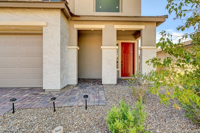 Building Photo - Stunning Fully Furnished 5-Bedroom Home in...